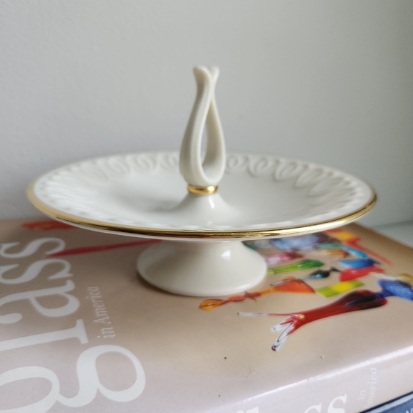 Lenox Embossed Heart Venus Collection Center Handle 7" Footed Candy Trinket Dish - Picture 6 of 9